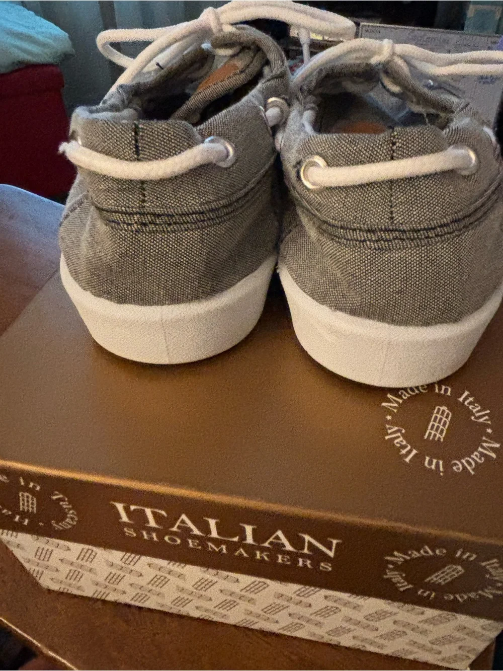Great condition Women’s Grey Canvas Boat Shoes with White Laces. Sz 7.